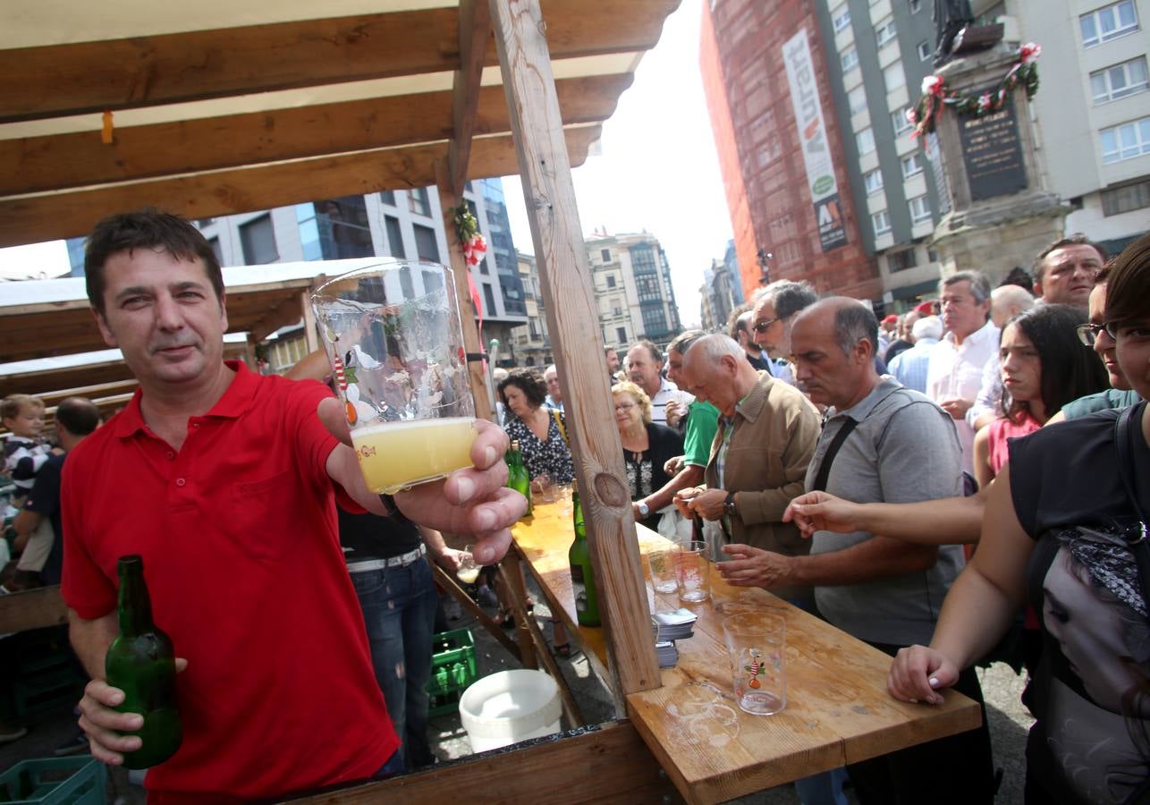 La Fiesta de la Sidra Natural de Gijón cierra entre multitudes