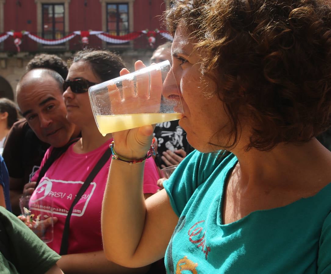 La Fiesta de la Sidra Natural de Gijón cierra entre multitudes