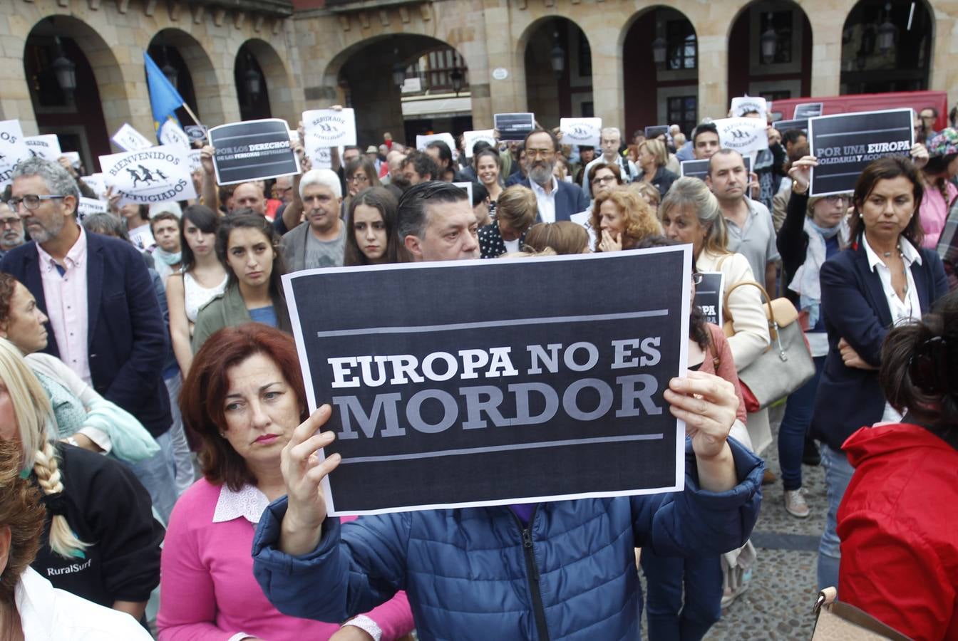 Cientos de personas piden en Gijón acoger a refugiados