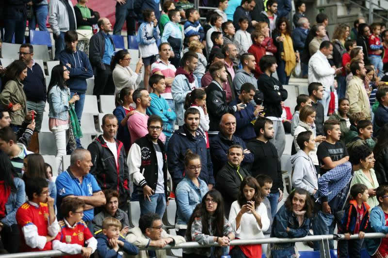 Baño de multitudes de &#039;La Roja&#039; en el Tartiere