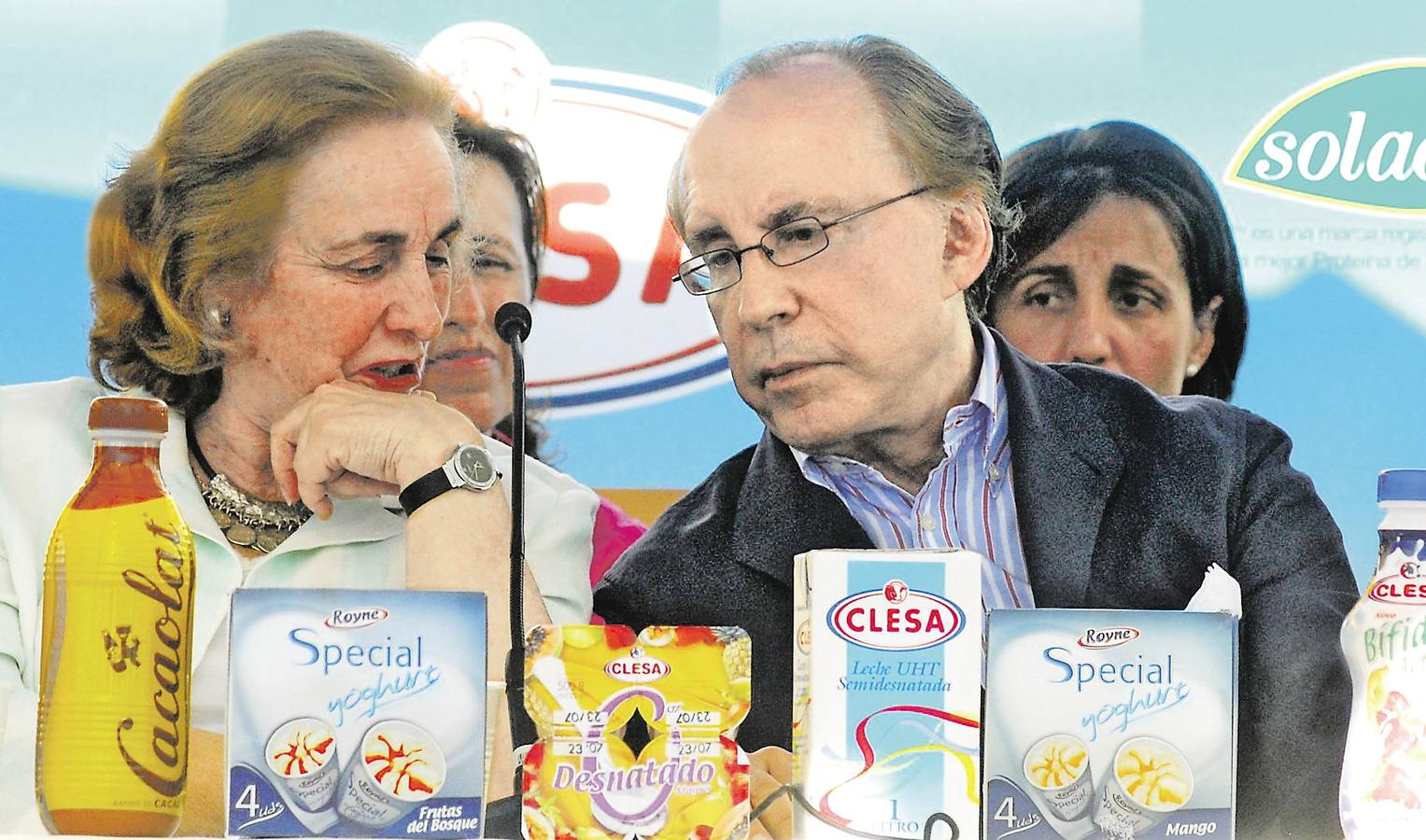 Ruiz-Mateos, durante la rueda ofrecida en 2007 junto a su esposa tras salir de la cárcel por motivos de salud.