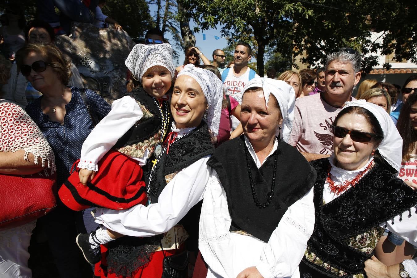 Multitudinaria romería de la Virgen de El Carbayu