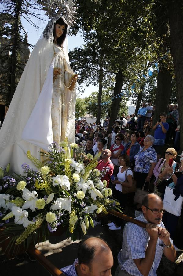Multitudinaria romería de la Virgen de El Carbayu