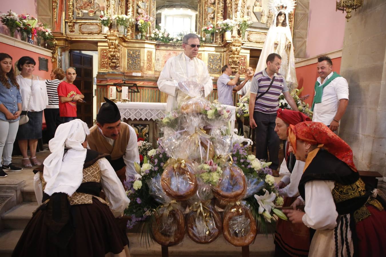 Multitudinaria romería de la Virgen de El Carbayu