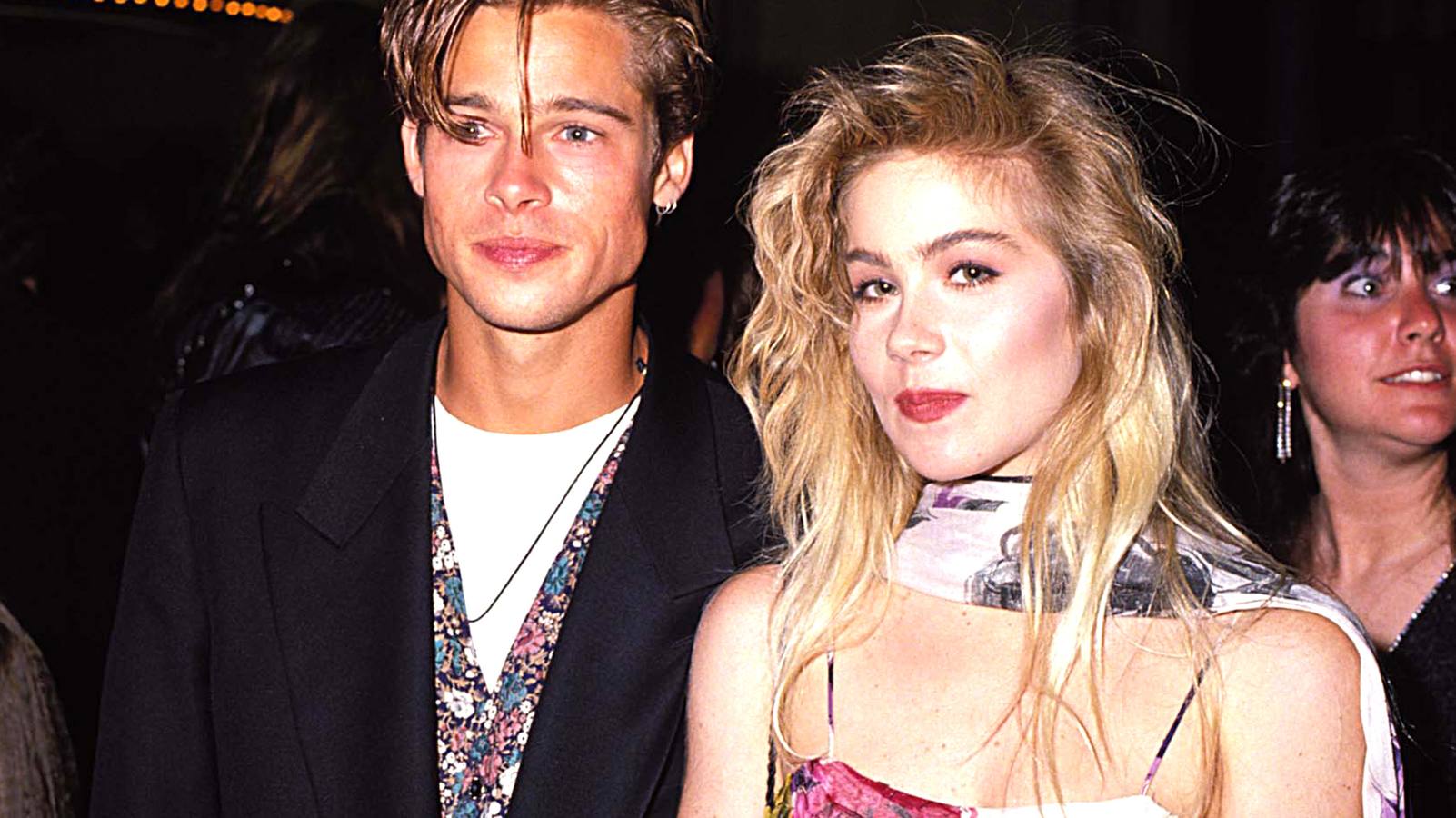 Christina Applegate y Brad Pitt se conocían desde adolescentes y tuvieron un pequeño idilio. Ella era más famosa que él, le llevó a unos premios de la MTV y allí le plantó.