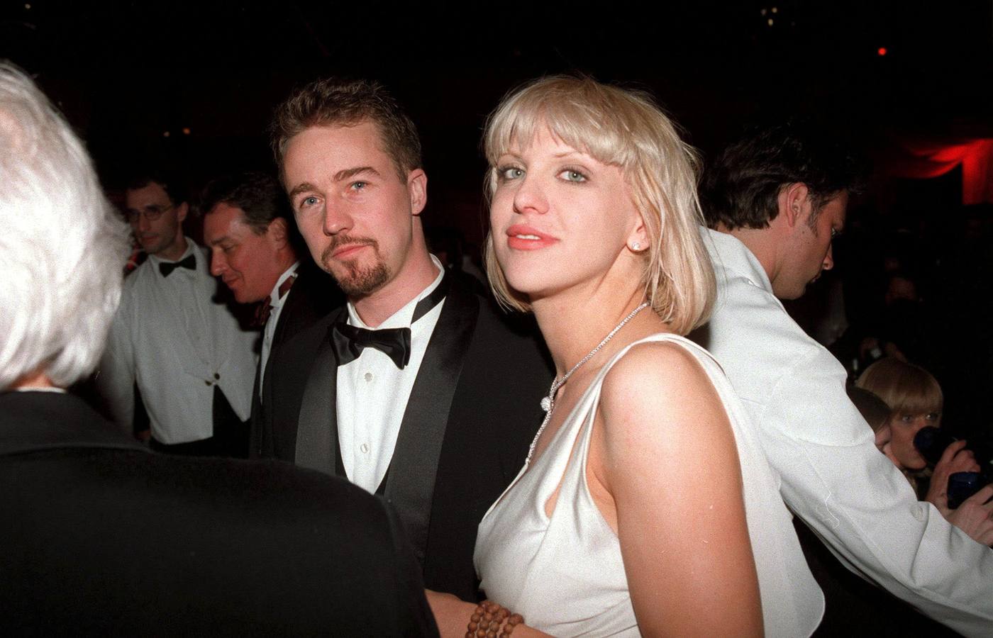 Courtney Love y Edward Norton salieron durante cuatro años tras conocerse durante el rodaje de 'El escándalo de Larry Flint'.