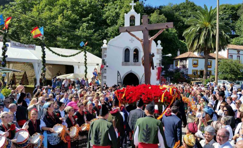 Procesión del Cristo en Nueva de Llanes