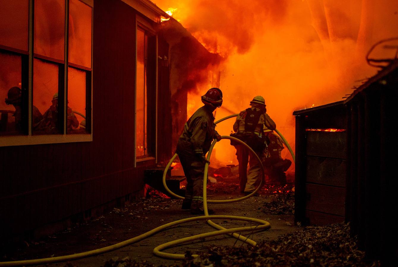 Cientos de casas de California arrasadas por un incendio