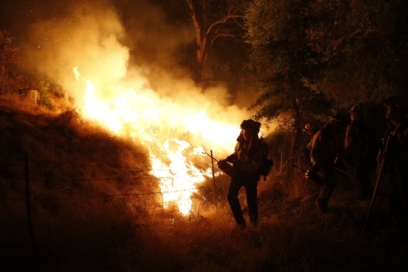 Cientos de casas de California arrasadas por un incendio