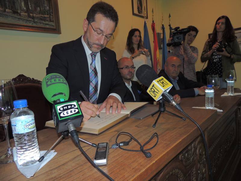 El Instituto de Secundaria de Tapia de Casariego dio hoy comienzo al nuevo curso con la presencia del consejero de Educación, Genaro Alonso.