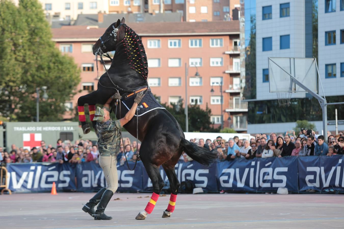 Exhibición de la Guardia Real en Avilés