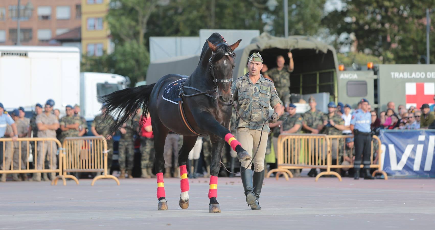 Exhibición de la Guardia Real en Avilés