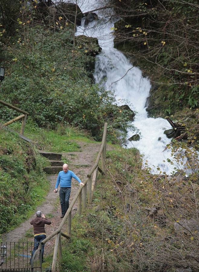 Cascada de Aguasaliu, en Los Beyos. Selección de imágenes de los fotógrafos de EL COMERCIO.