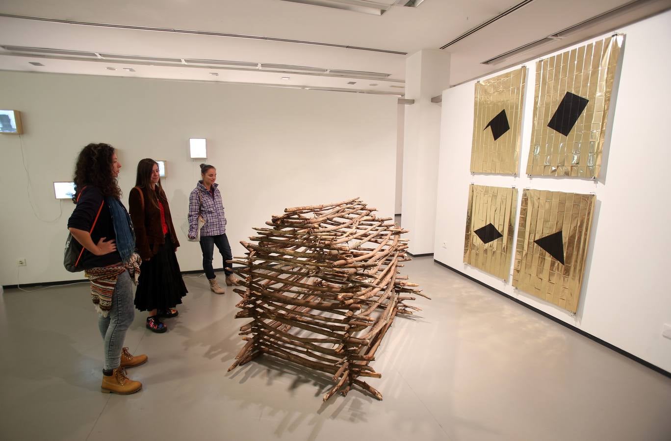 Miles de personas en la noche Blanca de Oviedo