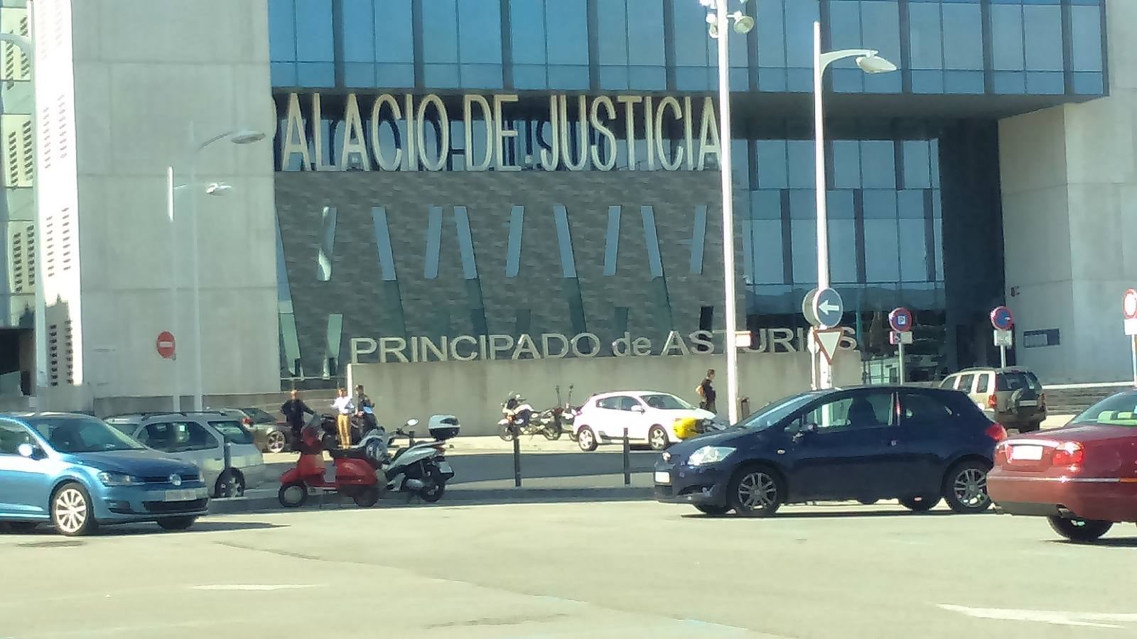 Aviso de bomba en el Palacio de Justicia gijonés