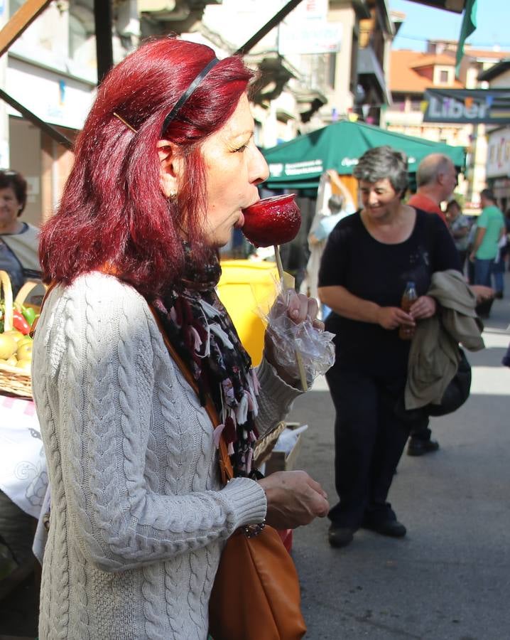 Nacho y Esther Manzano defienden el sabor asturiano en el Festival de la Manzana de Villaviciosa