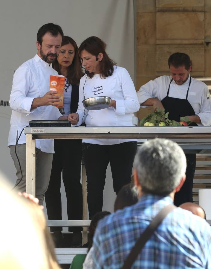 Nacho y Esther Manzano defienden el sabor asturiano en el Festival de la Manzana de Villaviciosa