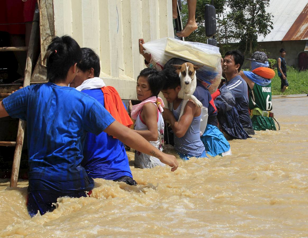 El reguero de destrucción del tifón Koppu