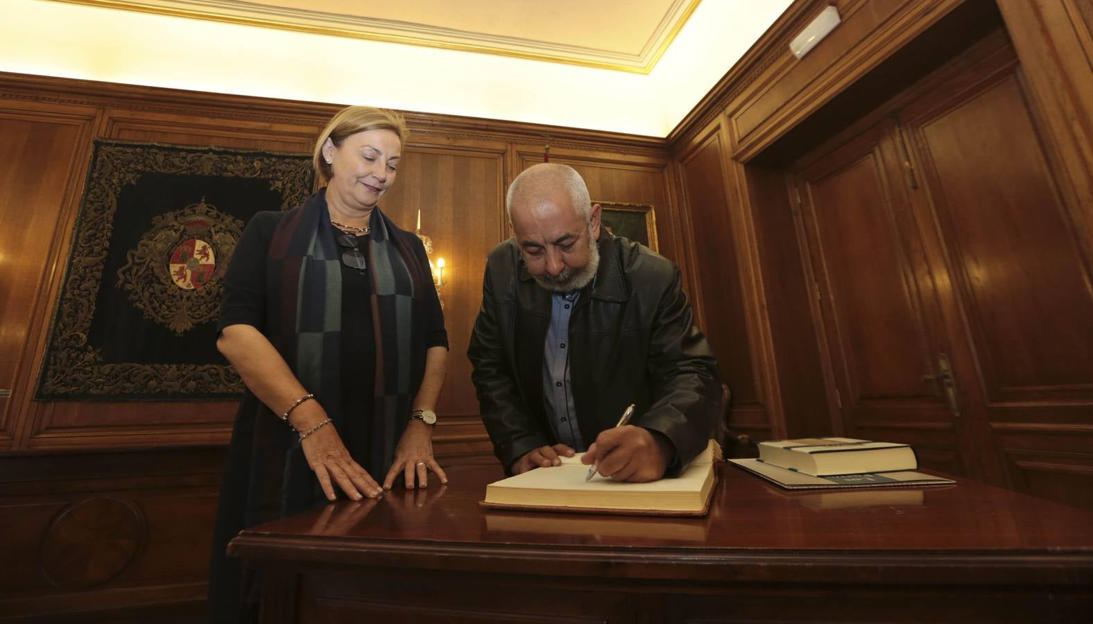 Premios Princesa: encuentro con Leonardo Padura en Avilés y visita a Oviedo