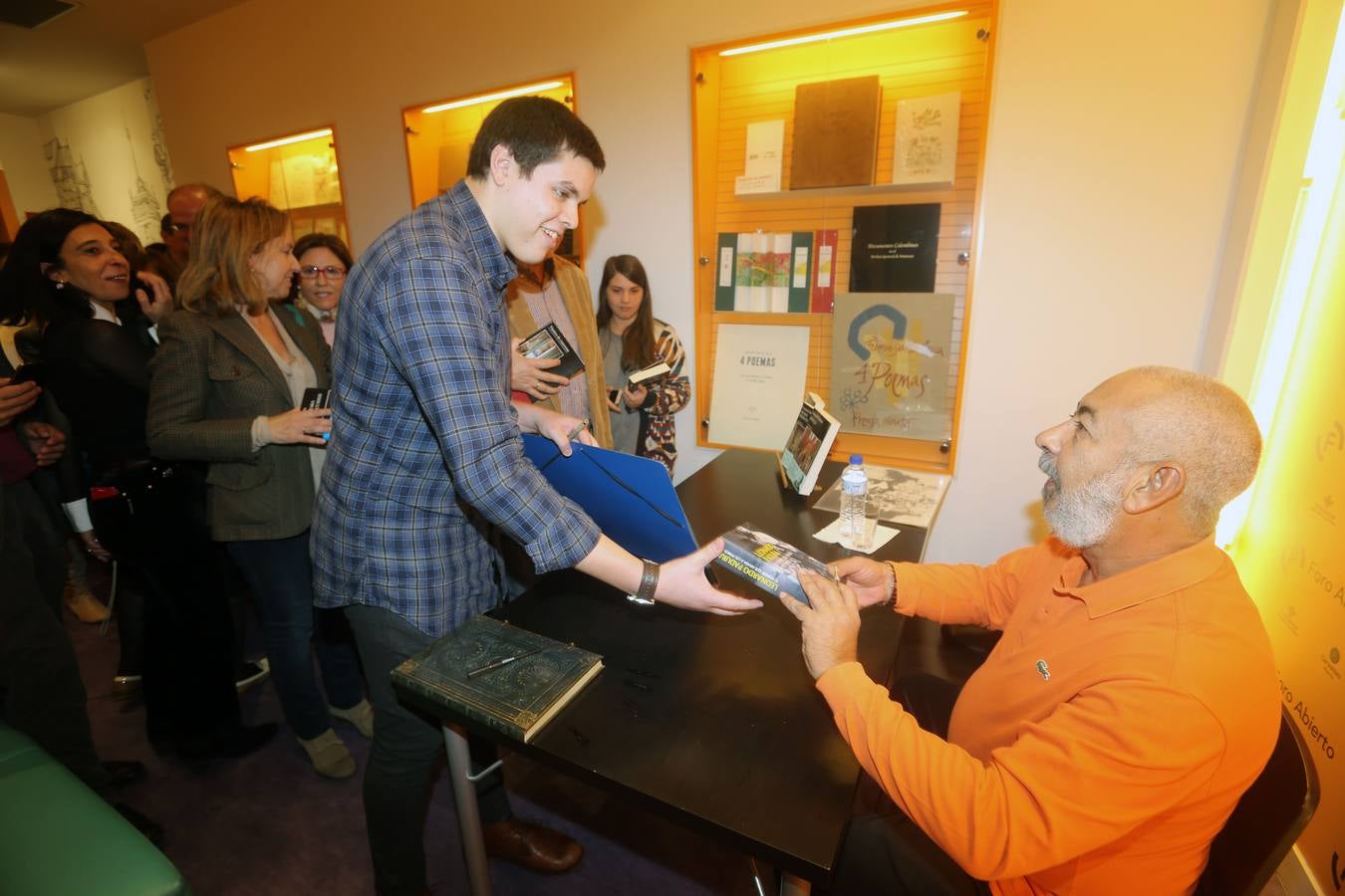 Premios Princesa: encuentro con Leonardo Padura en Avilés y visita a Oviedo