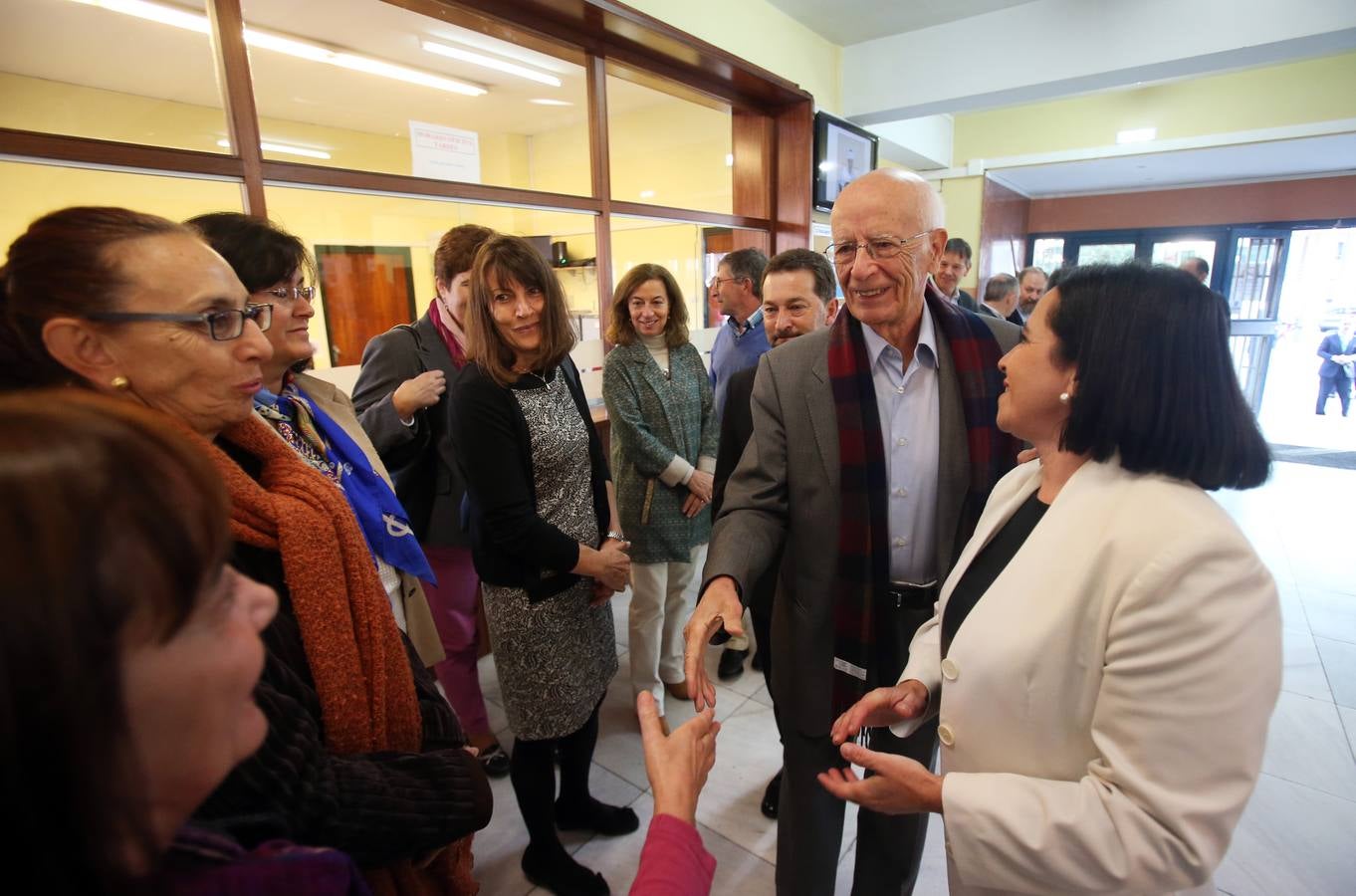 Premios Princesa de Asturias | Emilio Lledó mantiene un encuentro con estudiantes en Oviedo