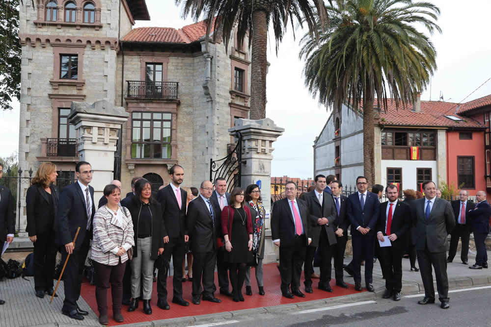 Premios Princesa | Los Reyes visitan Colombres (2)