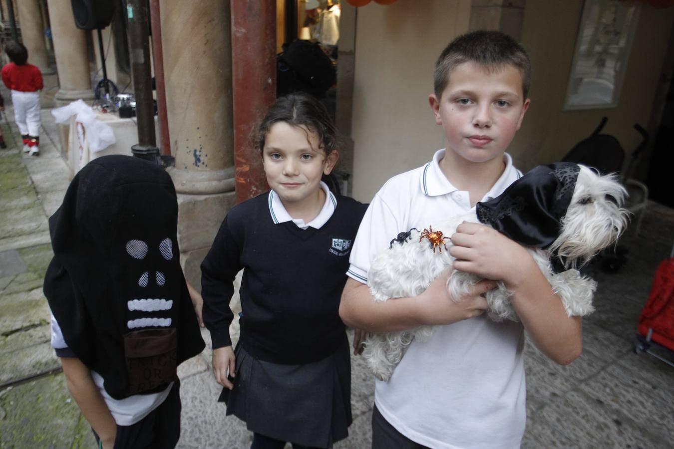 ‘Truco o trato’ en la plaza de El Fontán