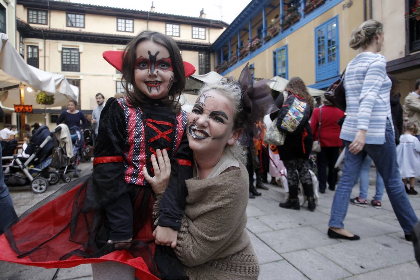 ‘Truco o trato’ en la plaza de El Fontán