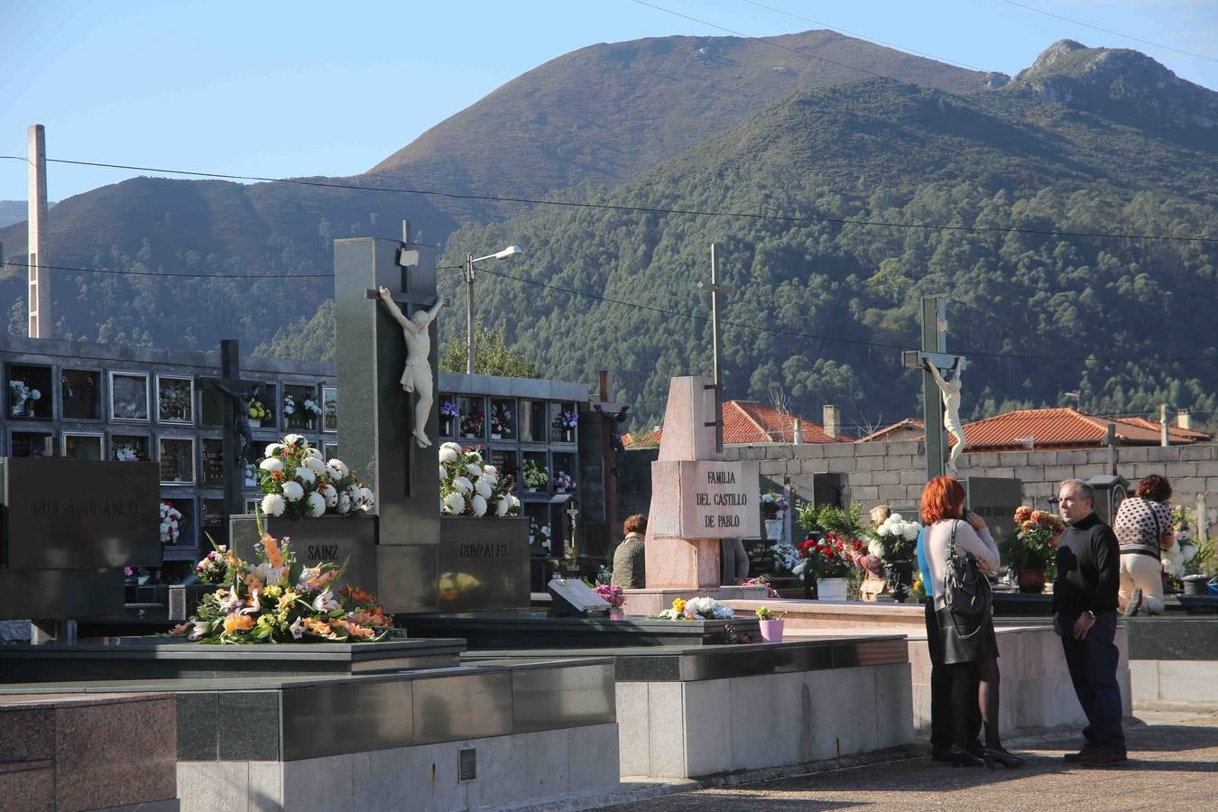 El Oriente asturiano honra a sus difuntos