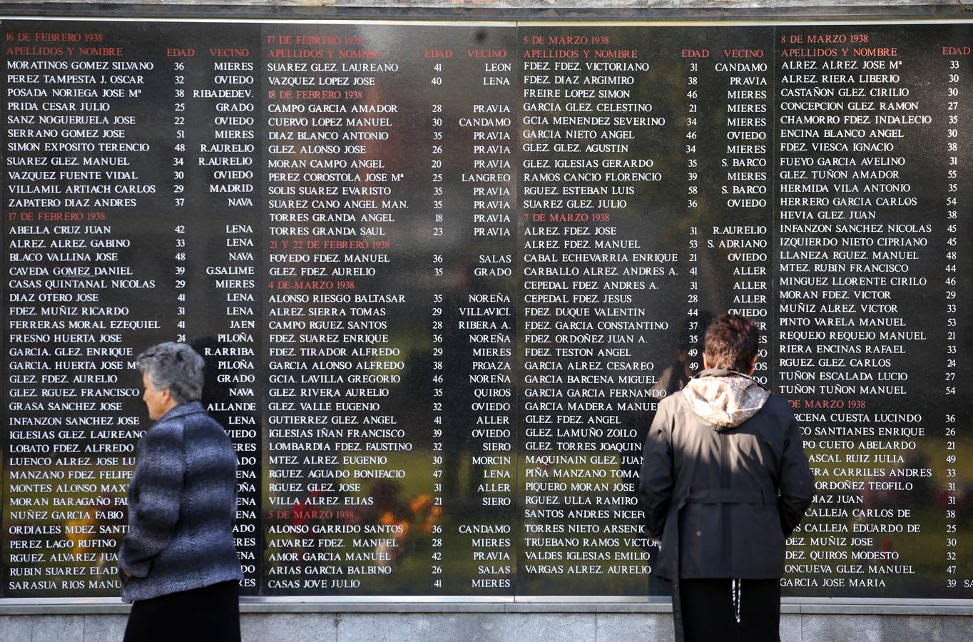 Concurrida jornada de Difuntos en los cementerios de Oviedo