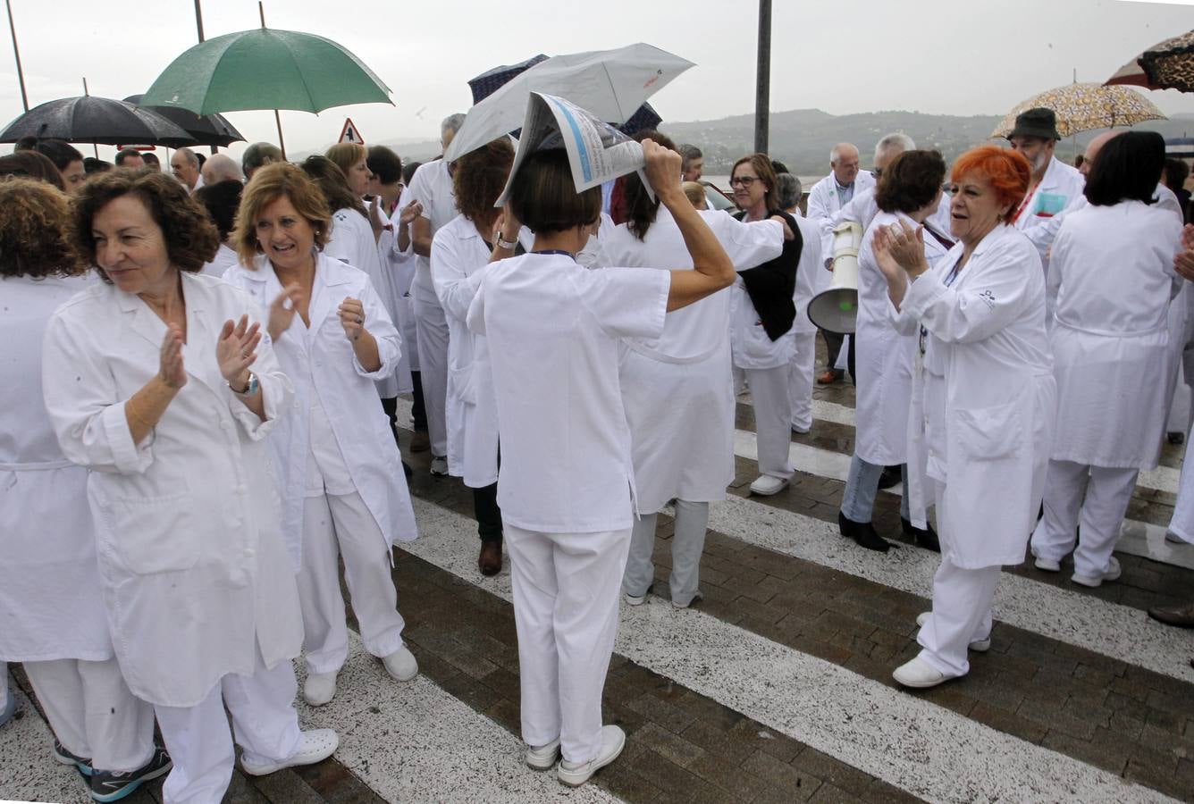 Protesta de los trabajadores del HUCA