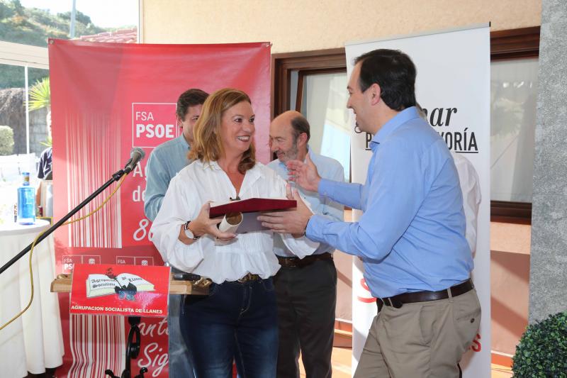 El PSOE homenajea a su exsecretario general, Alfredo Pérez Rubalcaba, en Llanes