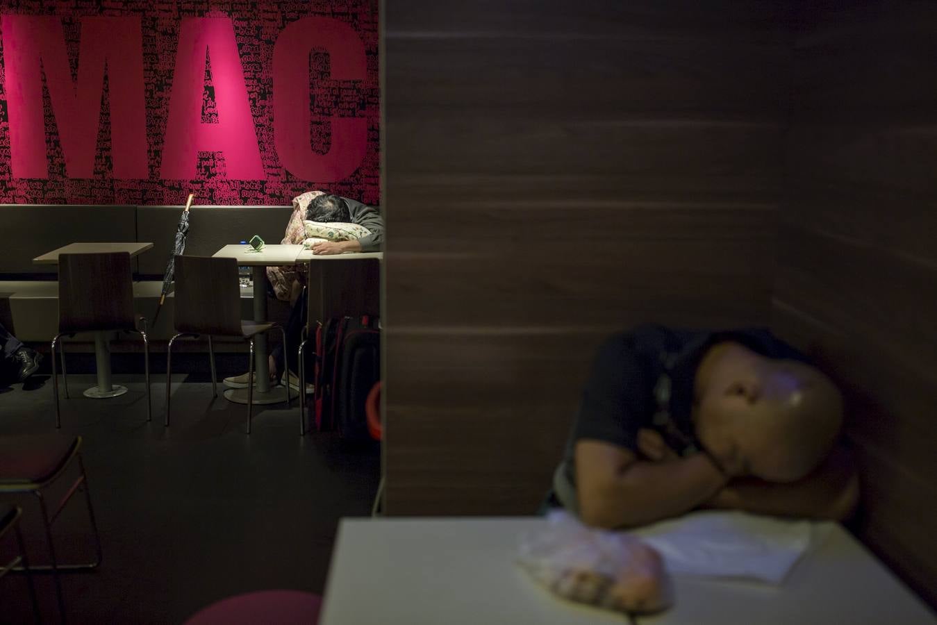 Los &#039;McSleepers&#039;, sin techo durmiendo en restaurantes de comida rápida