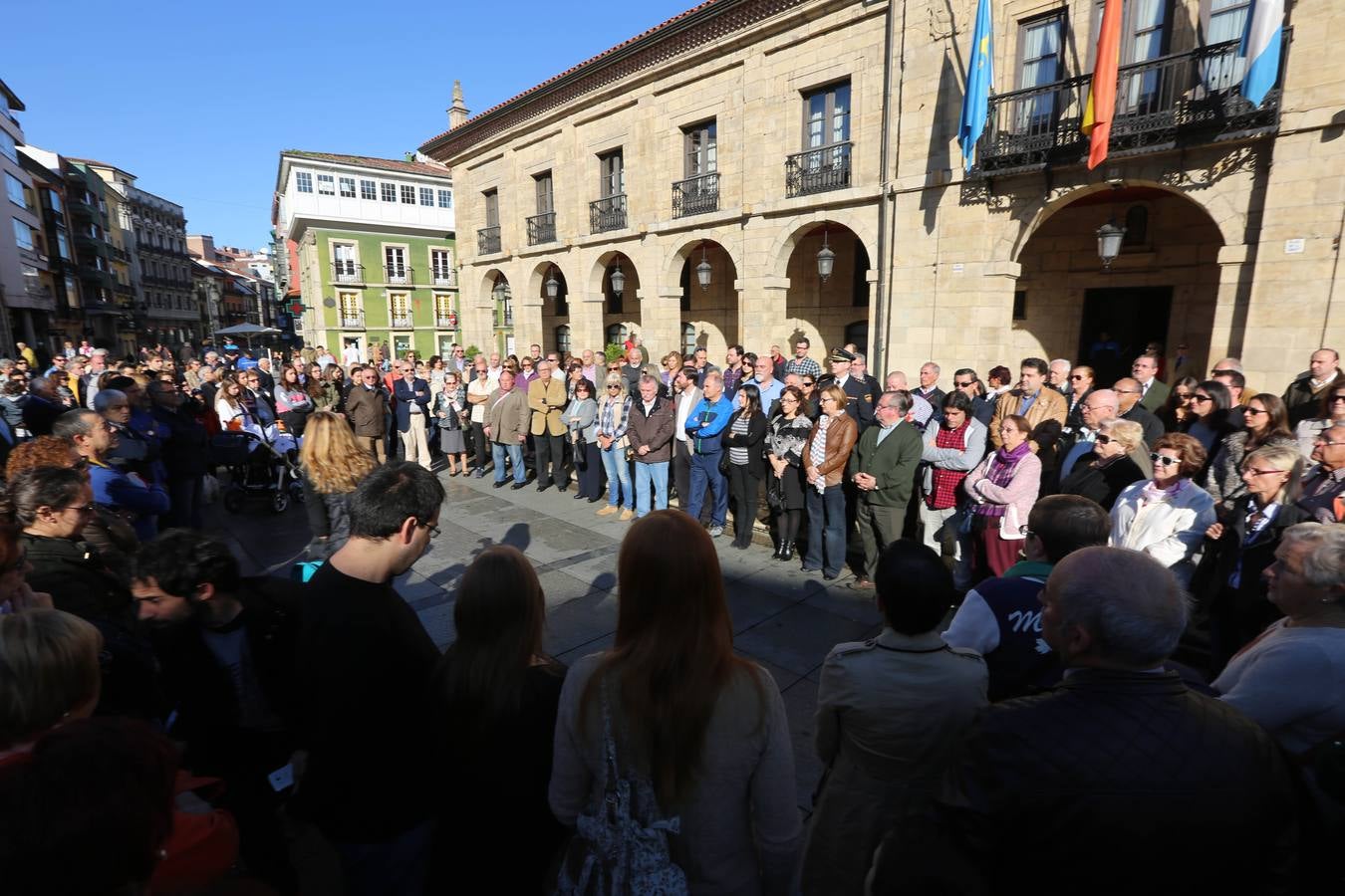 Concentración en Avilés por los atentados de París