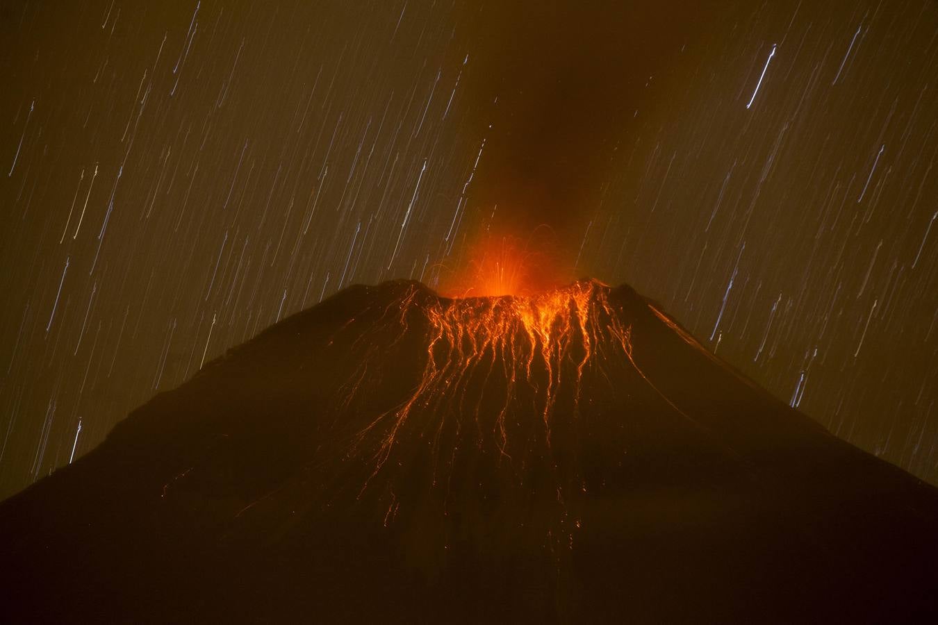 El volcán Tungurahua, en Ecuador, amenaza con ceniza