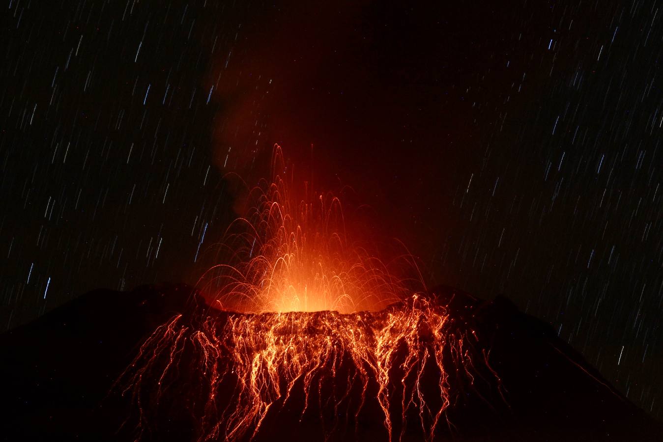 El volcán Tungurahua, en Ecuador, amenaza con ceniza