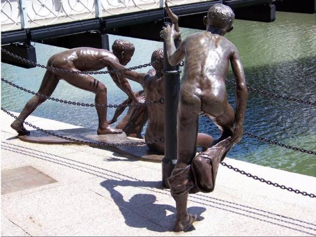 ”Primera generación“, representa la vida en torno al río Singapur en el Puente Cavenagh.