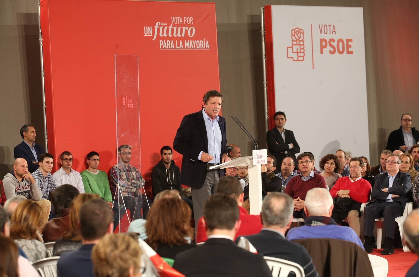 Felipe González carga contra Podemos en el mitin de Oviedo