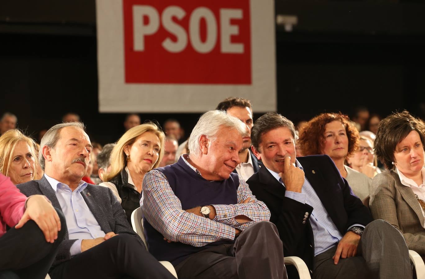 Felipe González carga contra Podemos en el mitin de Oviedo