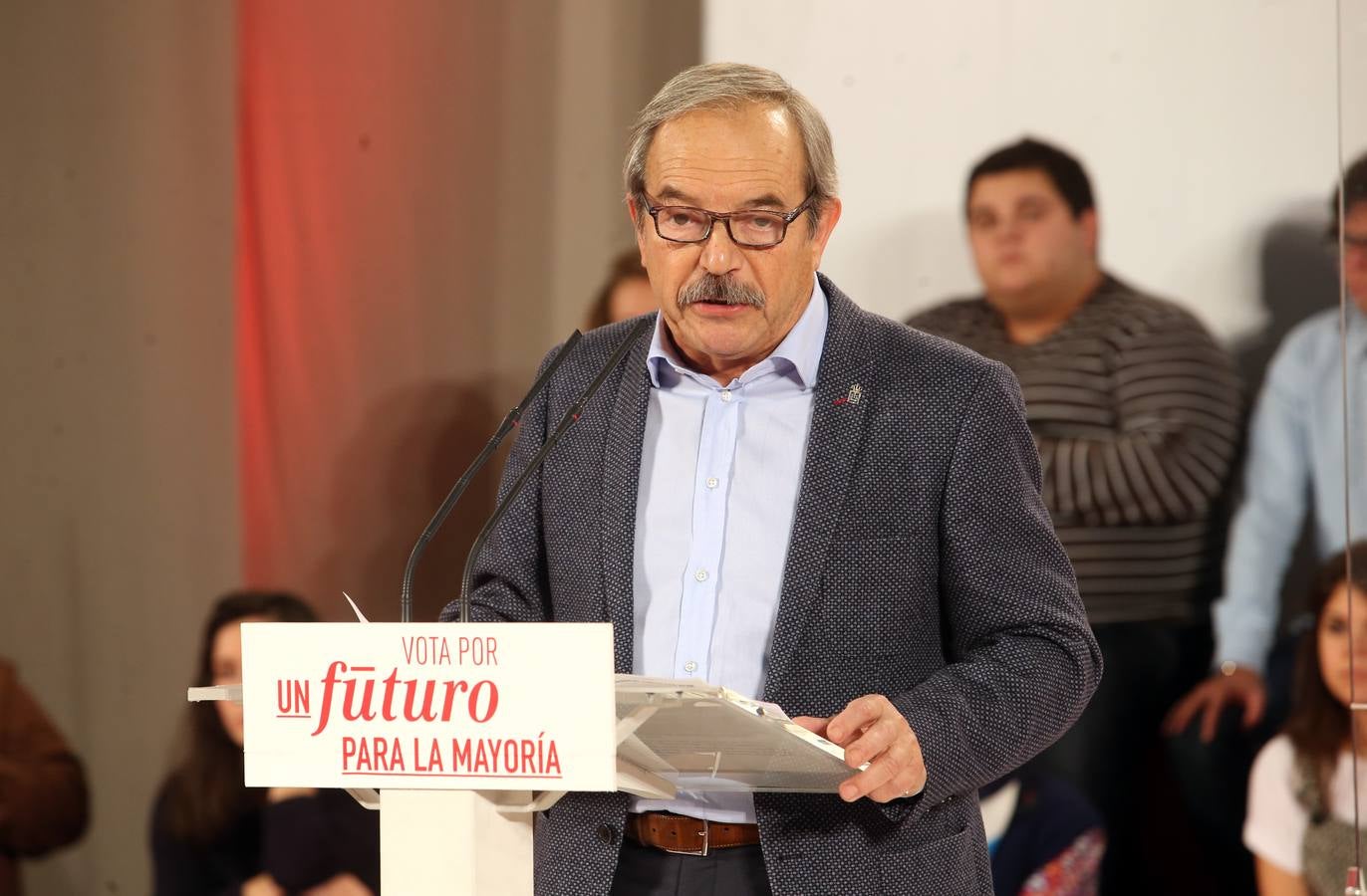 Felipe González carga contra Podemos en el mitin de Oviedo