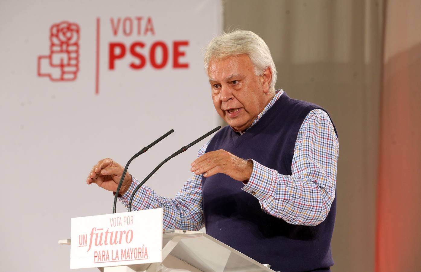 Felipe González carga contra Podemos en el mitin de Oviedo