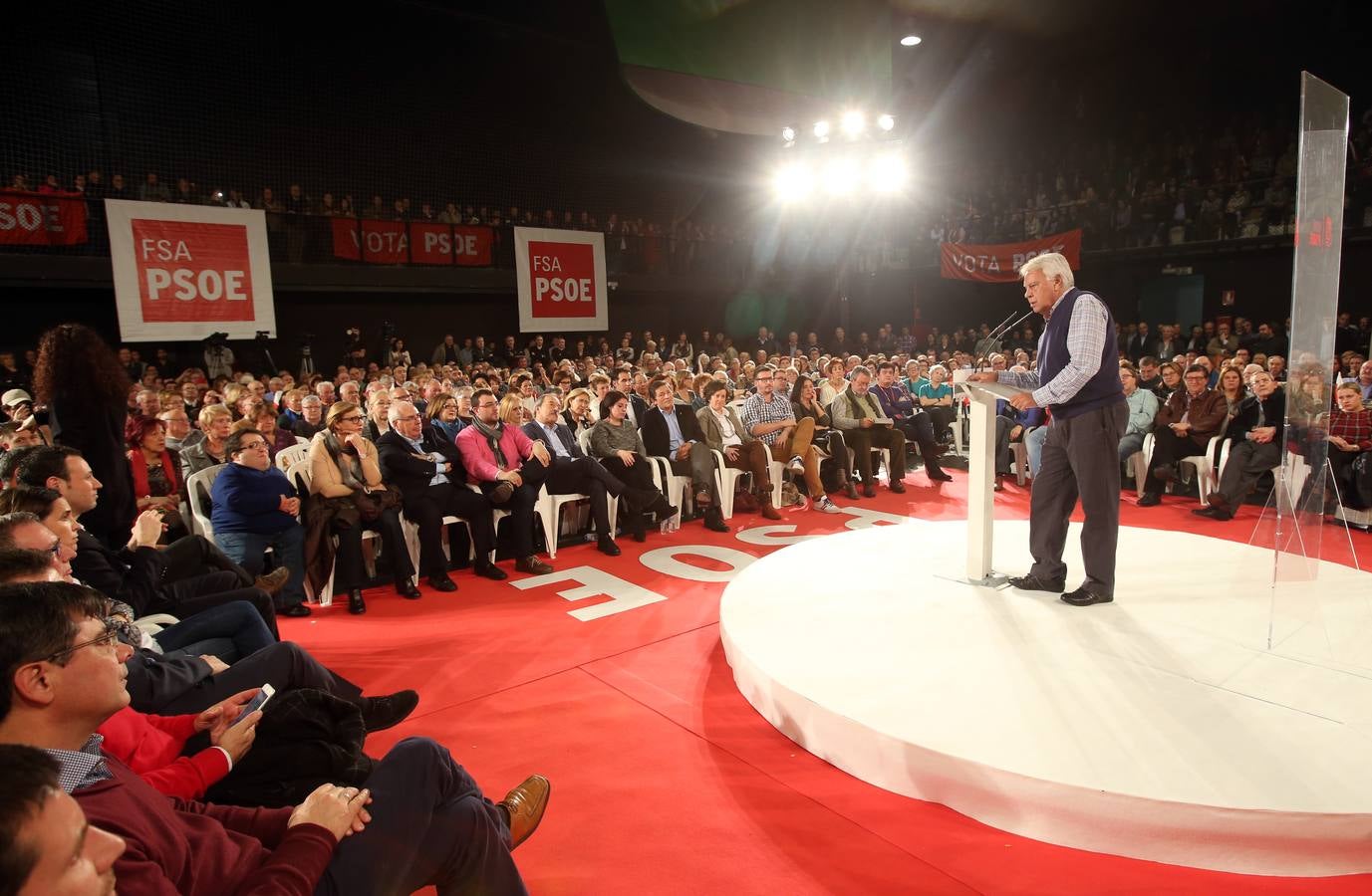 Felipe González carga contra Podemos en el mitin de Oviedo