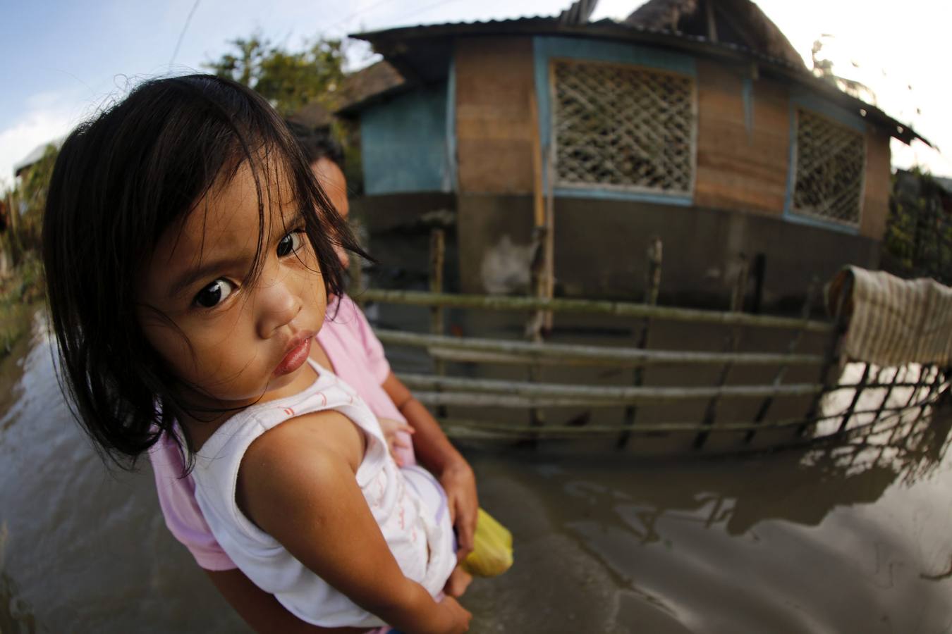 El tifón Melor se ceba con Filipinas