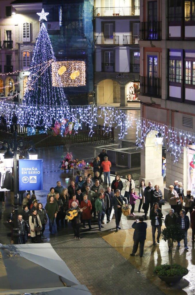 Felicitación musical de LA VOZ DE AVILÉS y Contracanto