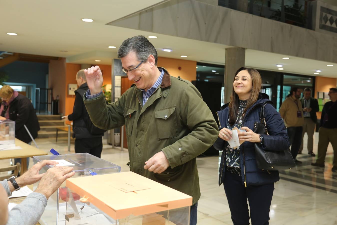 Los candidatos asturianos votan