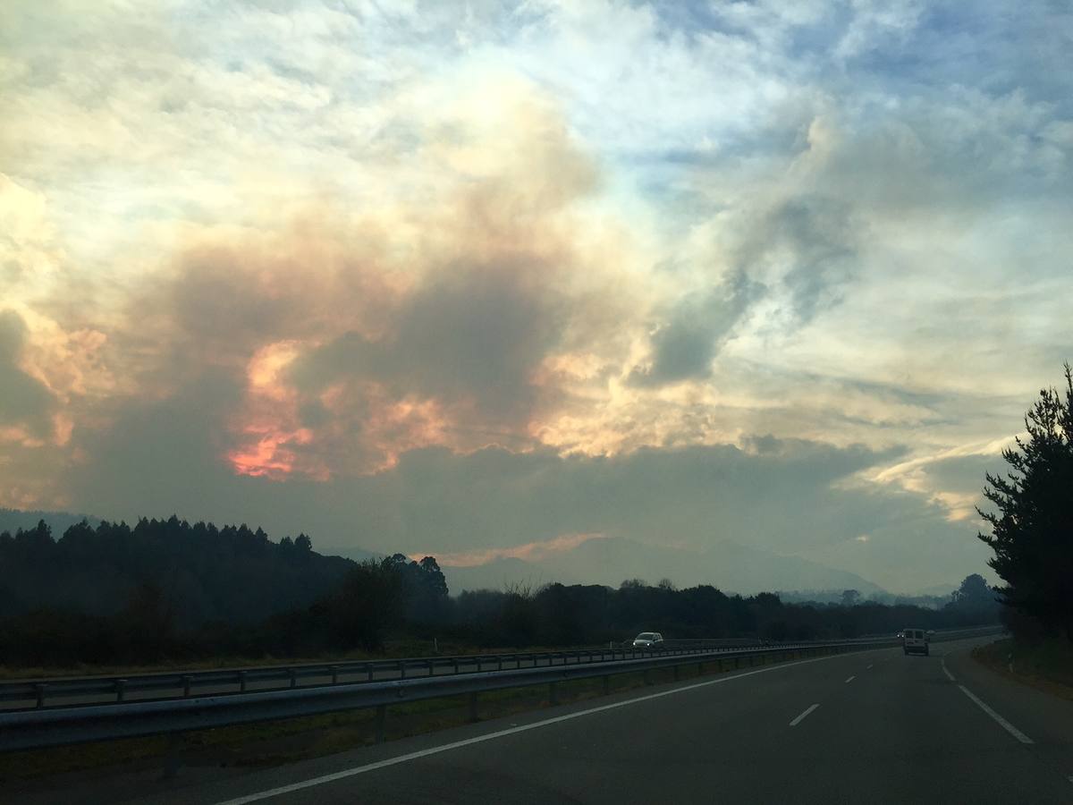 El fuego, de Asturias al País Vasco, por la autovía del Cantábrico