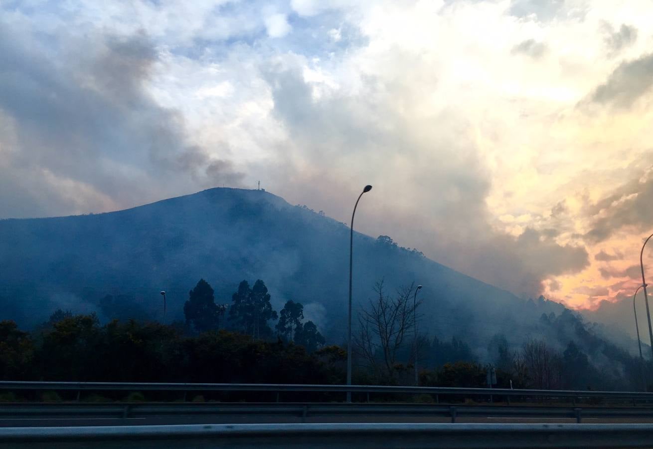 El fuego, de Asturias al País Vasco, por la autovía del Cantábrico