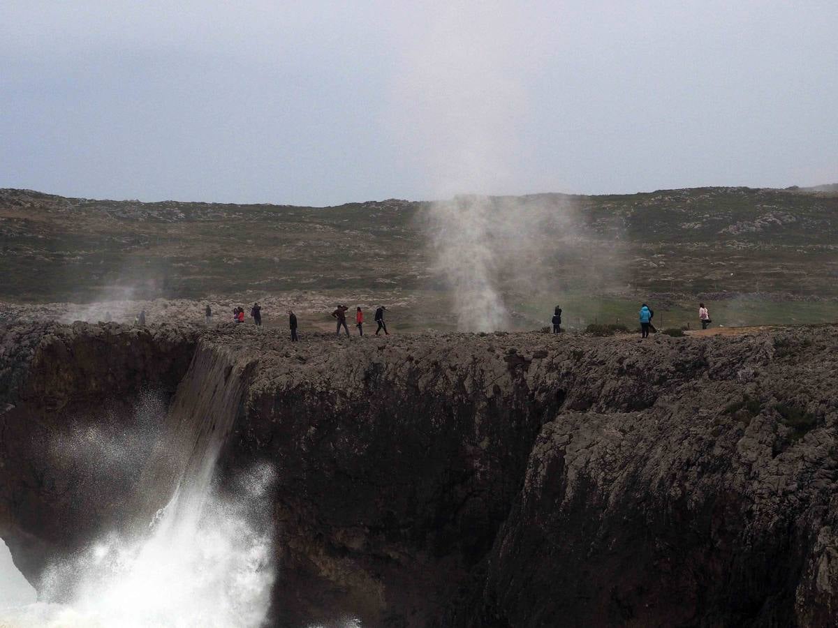 Los bufones de Pría, la otra cara del temporal