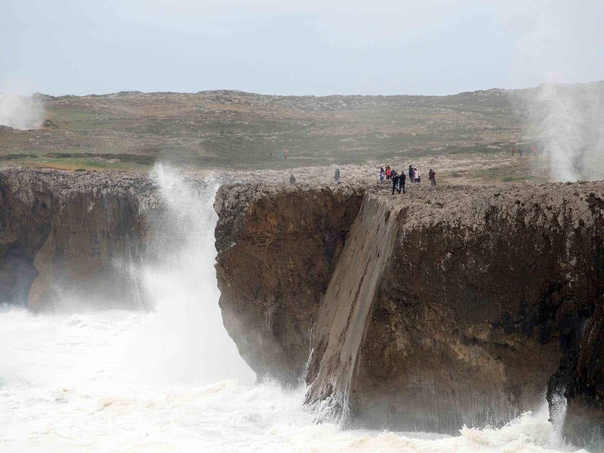 Los bufones de Pría, la otra cara del temporal