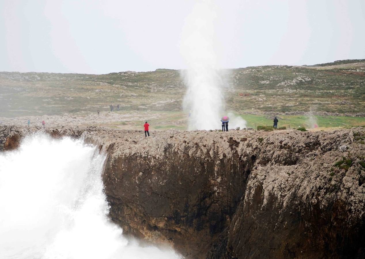 Los bufones de Pría, la otra cara del temporal